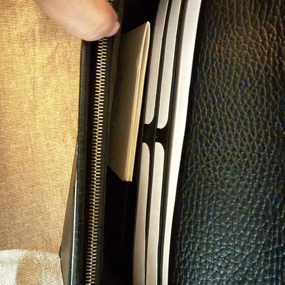 Authentic Gucci GG Marmont Cassandra Crossbody black on black - new! - Picture 4 of 8